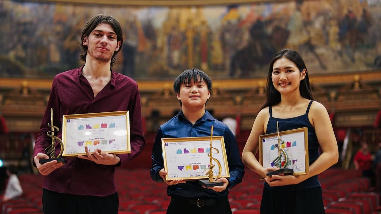 Galardonados de la Sección de Violín del Concurso Enescu 2026: Francesco Papa, Jayden King y Eun Che Kim